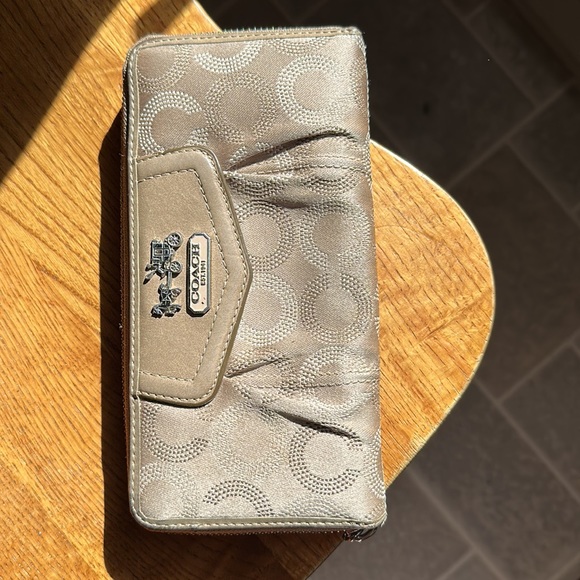 Authentic Coach Zipper Wallet - Picture 9 of 17